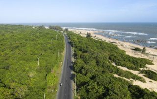 Hồ Tràm với lợi thế phát triển sau, tài nguyên thiên nhiên nguyên vẹn với điểm đặc trưng một bên rừng, một bên biển.